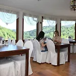Osrodek Wypoczynkowy Pod Debem Bed & Breakfast 3*