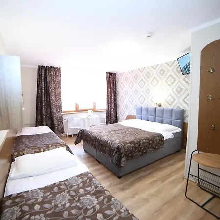Bed & Breakfast Osrodek Wypoczynkowy Pod Debem 3*