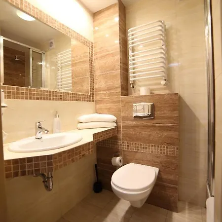 Bed & Breakfast Osrodek Wypoczynkowy Pod Debem 3*