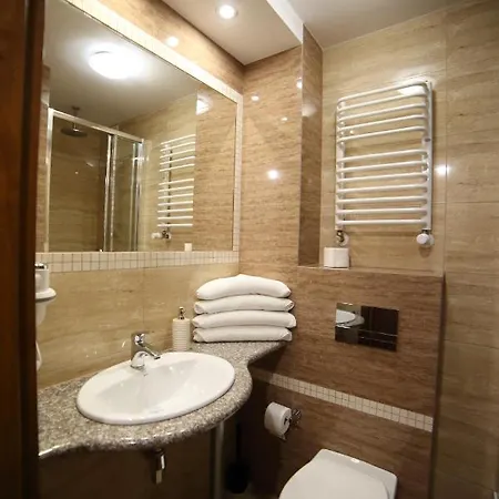 Bed & Breakfast Osrodek Wypoczynkowy Pod Debem 3*