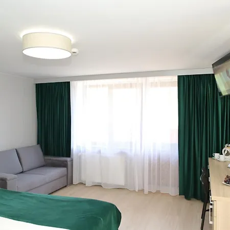 Bed & Breakfast Osrodek Wypoczynkowy Pod Debem 3*
