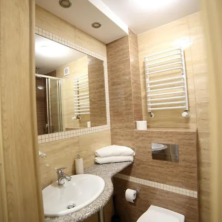 Bed & Breakfast Osrodek Wypoczynkowy Pod Debem 3*