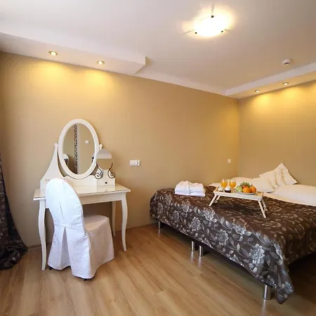Bed & Breakfast Osrodek Wypoczynkowy Pod Debem 3*
