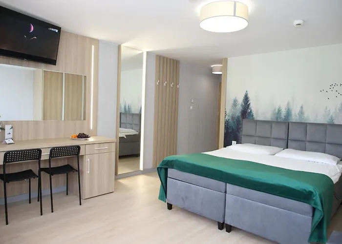 Bed & Breakfast Osrodek Wypoczynkowy Pod Debem 3*