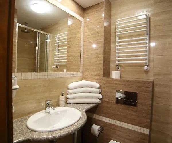 Bed & Breakfast Osrodek Wypoczynkowy Pod Debem 3*